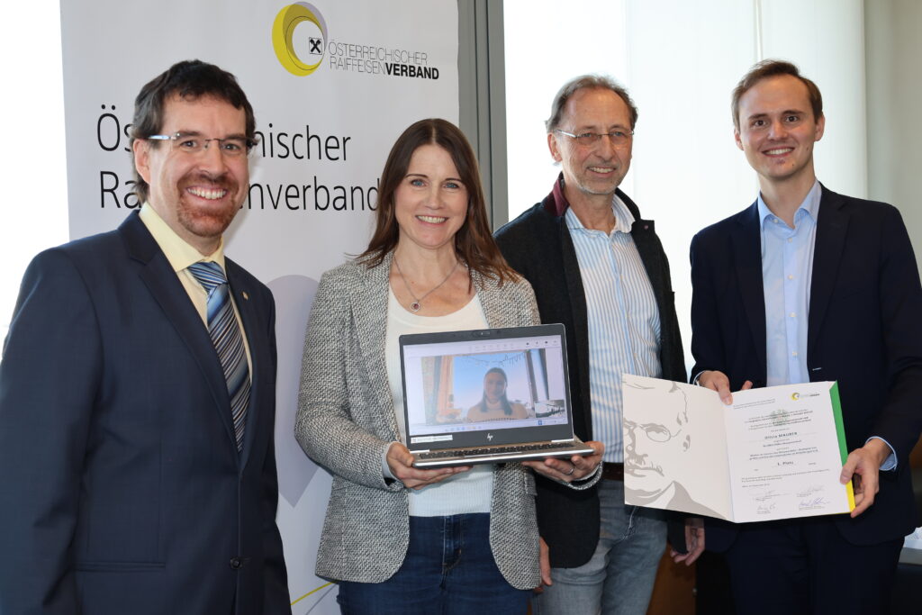 v.l.n.r.: Hartwig Hitz, Elfriede Maurer-Tillhof mit Preisträgerin Olivia Maurer virtuell zugeschaltet, Paul Hofmann, Manuel Hanselmann (Foto: Karoline Heinzl, Raiffeisen Media)