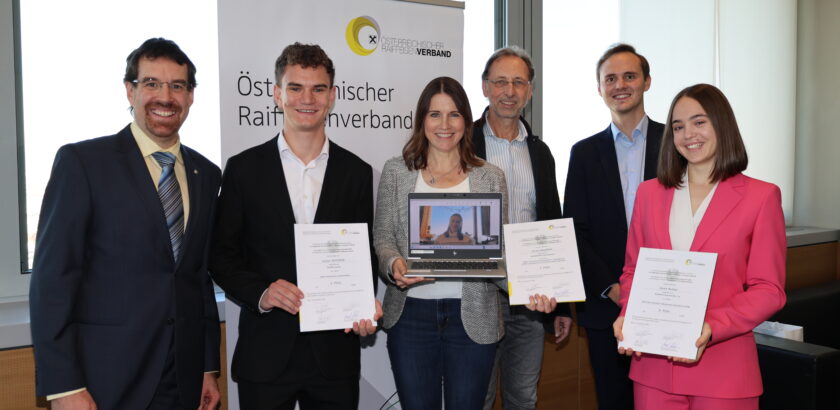 v.l.n.r.: Hartwig Hitz, Julian Zefferer, Elfriede Maurer-Tillhof mit Preisträgerin Olivia Maurer virtuell zugeschaltet, Paul Hofmann, Manuel Hanselmann, Anna Hutter (Foto: Karoline Heinzl, Raiffeisen Media)